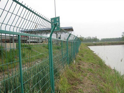 水庫(kù)圍欄 